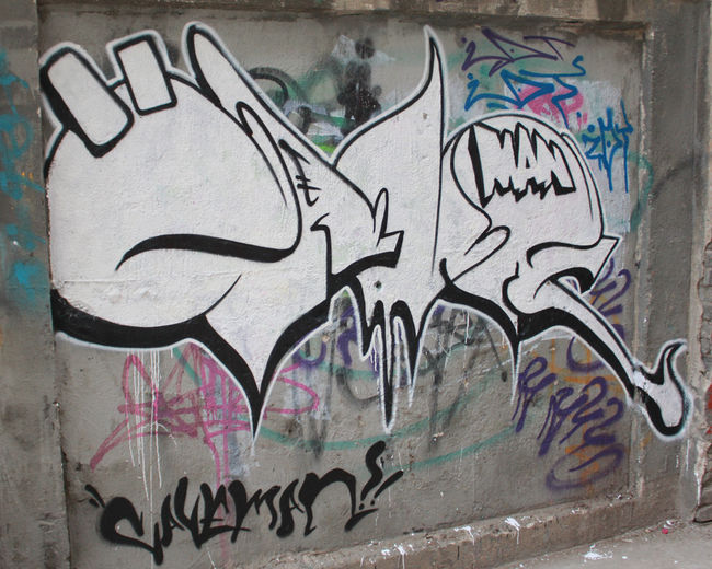 Throw Ups Par Caveman - Wuhan (Chine)