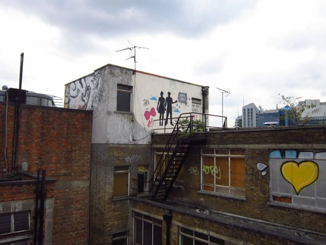 Street Art Par Bow, Sya One - Londres (Royaume Uni)